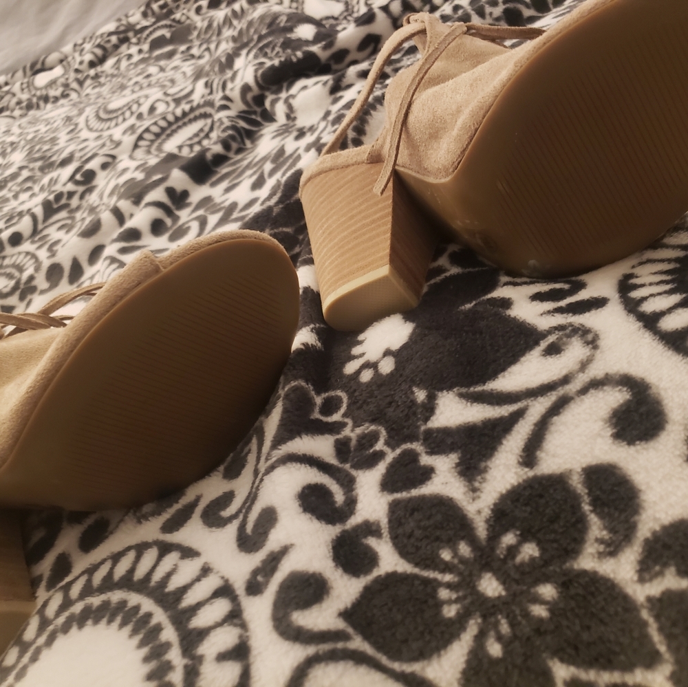 Shoes - Picture 4 of 4